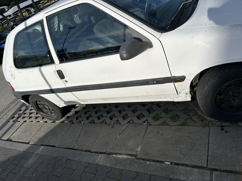 Vendo saxo 1.5d ou troco