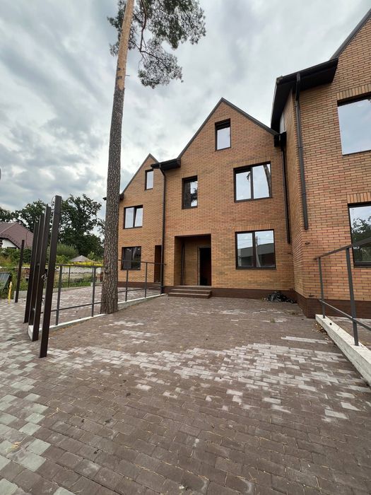 Нові таунхауси з комунікаціями в закритому комплексі  від 97 м²