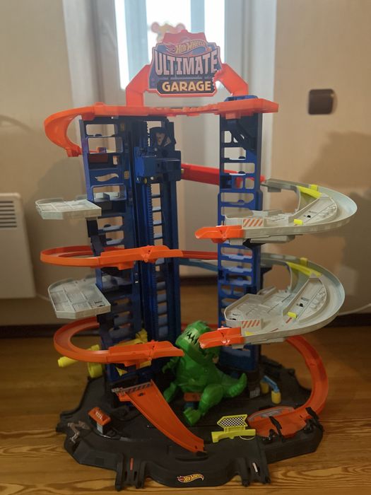 ігрового набору Hot Wheels City Ultimate Garage (Легендарний гараж)