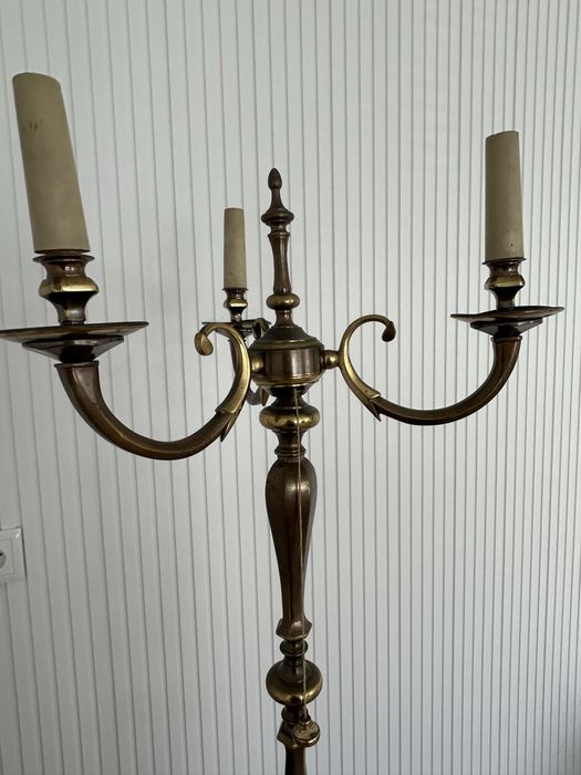 Candeeiro de chão/pé, em bronze dourado, arte nova