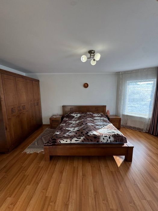 Будинок у Бучі з ремонтом на великій ділянці!