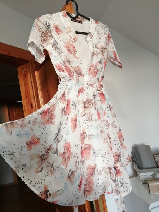 Sukienka wzór kwiatowy