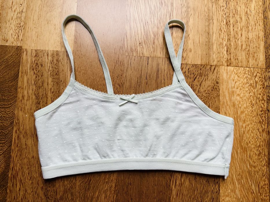 Delikatny sportowy biustonosz dla dziewczynki