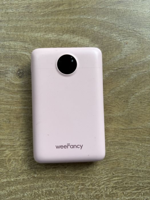 Różowy Powerbank uszkodzony