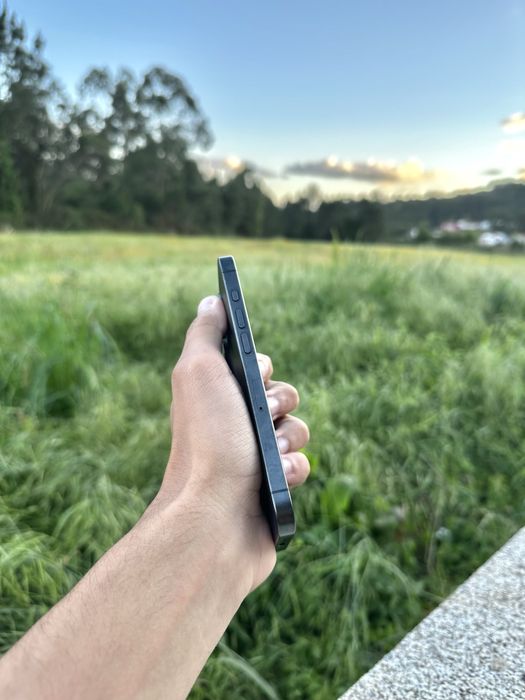 iPhone 15 Pro 128GB em bom estado