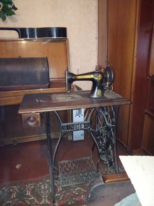 Продам швейную машинку