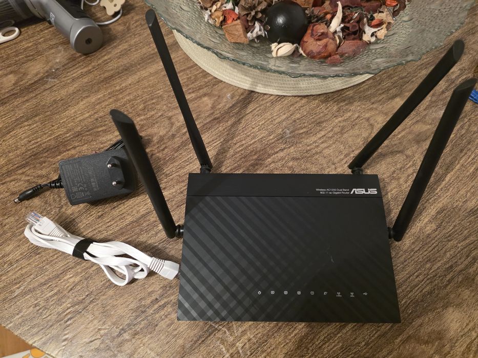 Router ASUS RT-AC1200G+ Dual Band Gigabit Wi-Fi – 4 Antenas