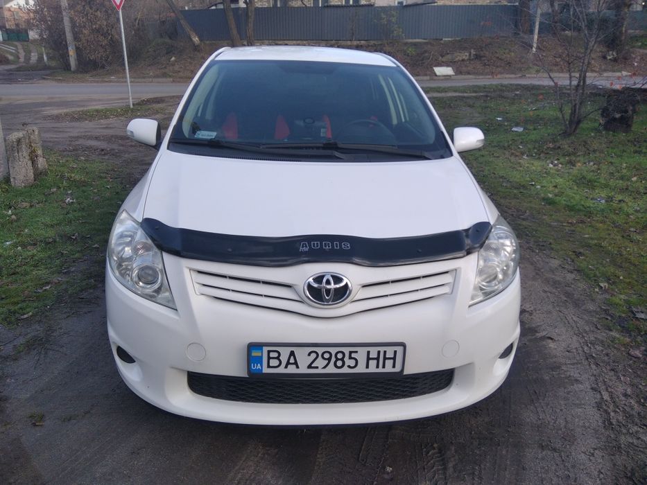 Продам Toyota auris 2011