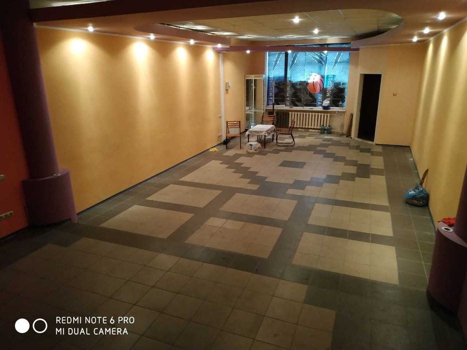 Магазин р-н площі 700-річчя