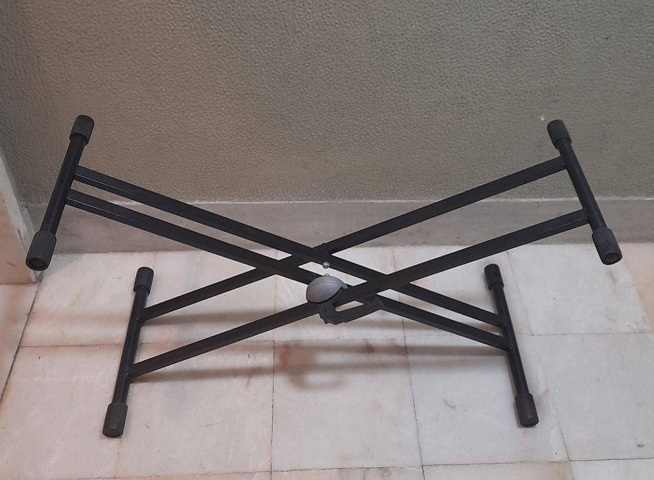 Suporte para teclados e órgãos