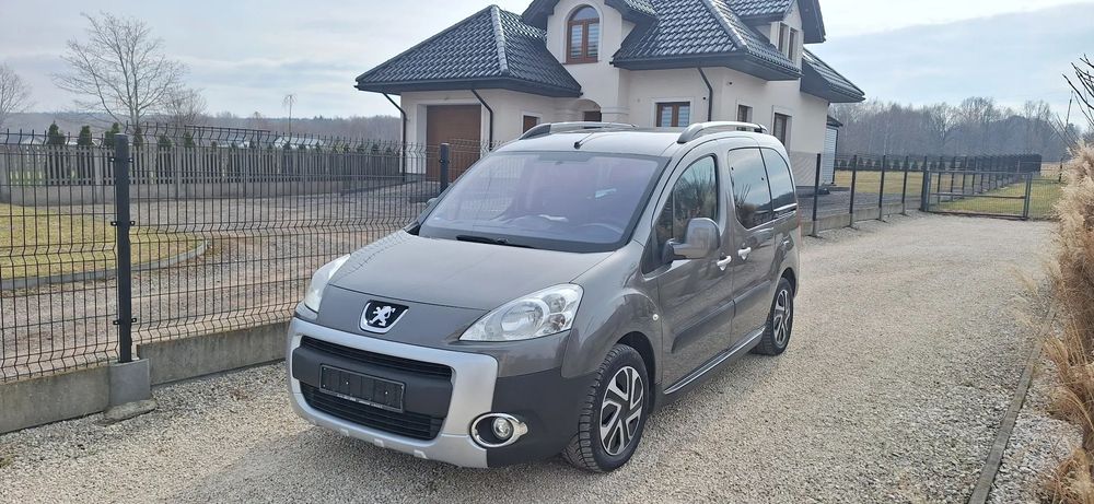 Peugeot Partner Partner_ Klimatyzacja automatyczna_ Grzane fotele_ Roletki