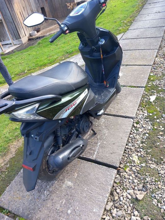 Продається скутер    0984039809