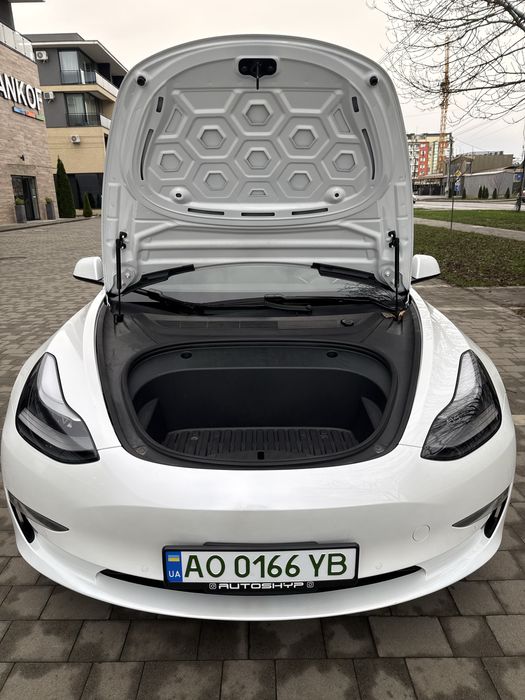 Tesla Model 3 рестайлінг 2021