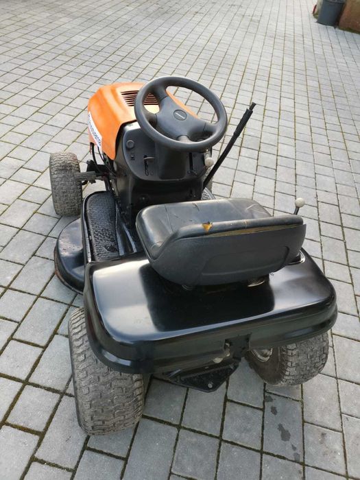 Tractor corta relva ou ervas selvagem