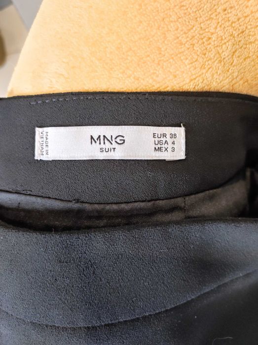 Mango Suit - czarna mini spódnica r. 36