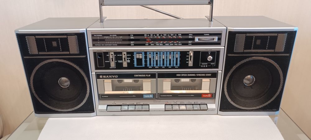 Sanyo C-35 требует ремонта.