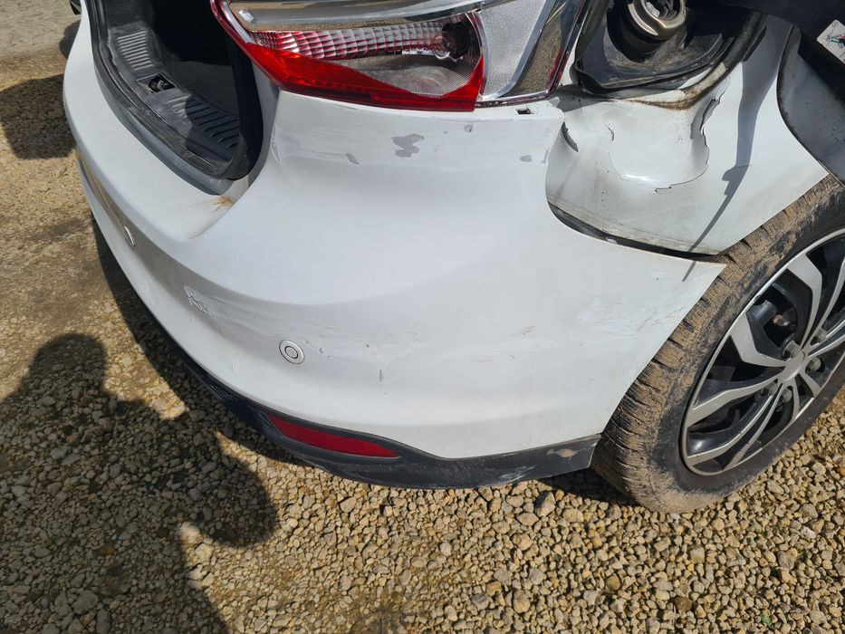 Zderzak tył focus mk3 hatchback czujniki pdc listwa zderzaka tył