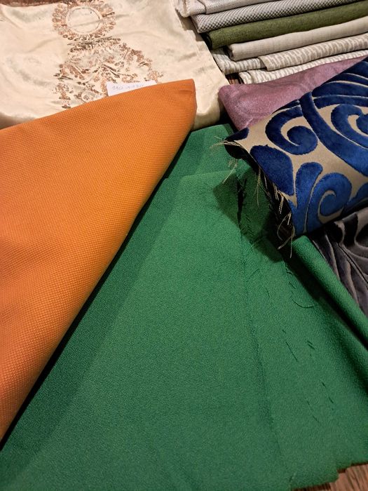 Materiały tapicerskie, końcówki materiałów, duże kawałki, ponad 9 kg