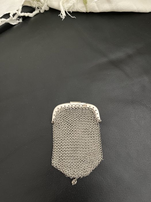 Prata maciça, bolsa e pulseira.