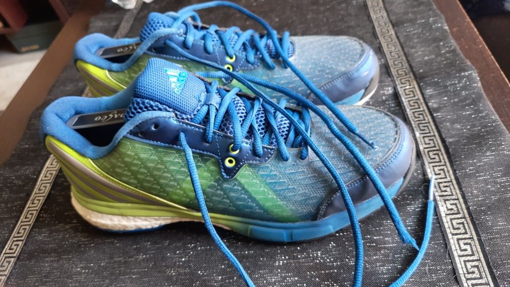 Sportowe buty firmy ADIDAS
