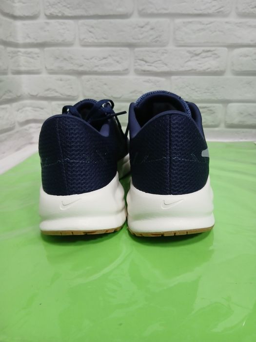 чоловічі бігові кросівки Nike Run Defy (модель HM9594-004)