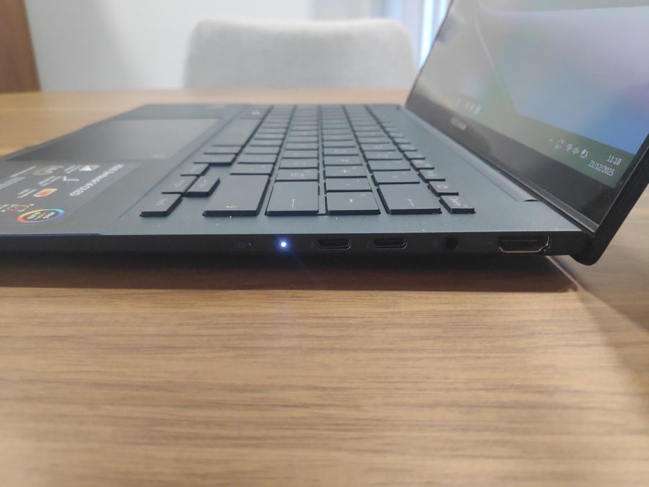 Asus ZenBook 14 Intel core ultra 9