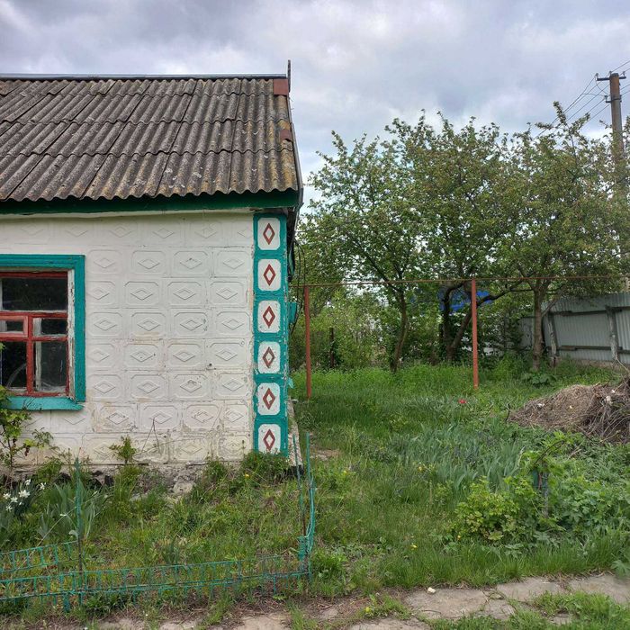 Продам газифицированный дом. Юрьевка, центр. Участок 25 соток