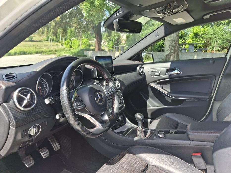 Mercedes-Benz A180 D Amg Pack Night