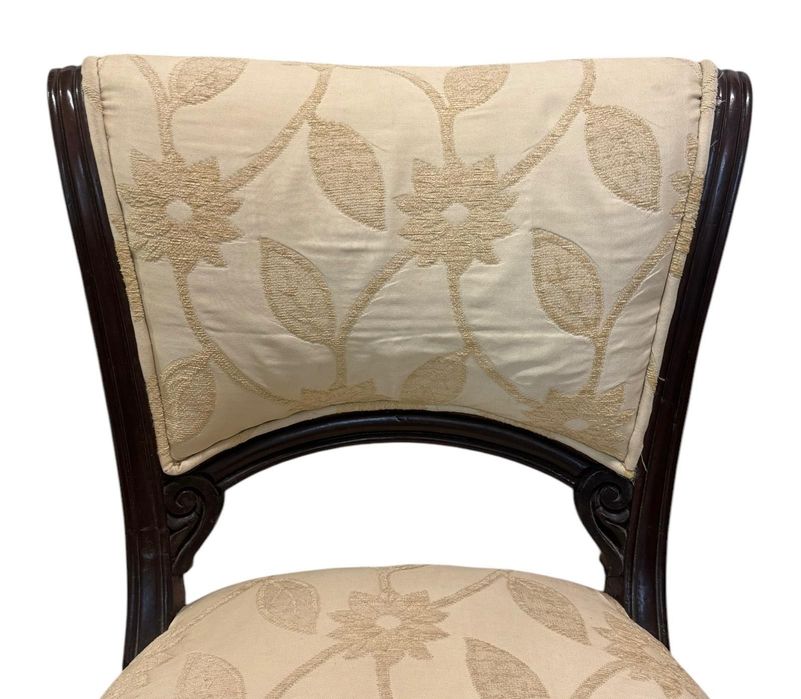 Par de Cadeiras Românticas