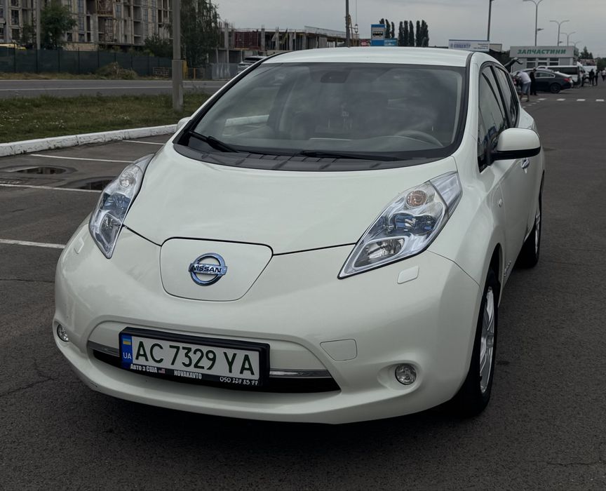 Продам автомобіль Nissan Leaf 2012
