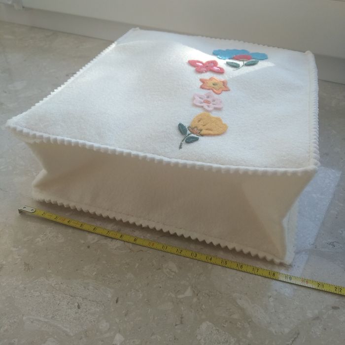 Filcowa biała kosmetyczka Carréblanc