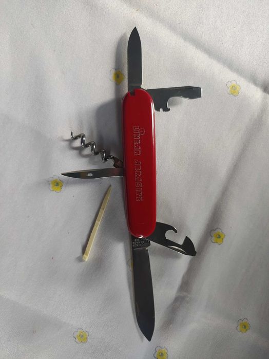 Nie uzywany, orginalny scyzoryk Victorinox