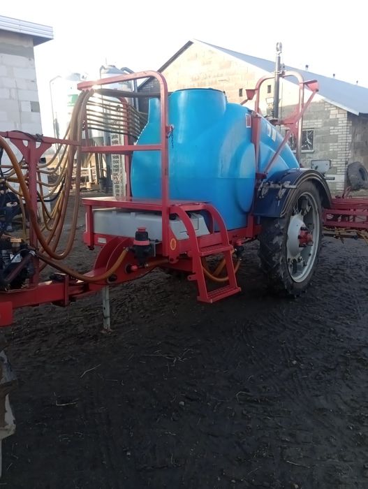 Opryskiwacz ciągany Biardzki 2200l belka 18m.
