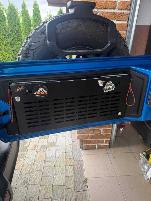 Відкидний стіл на двері багажника Jeep Wrangler JL / JK / TJ Molle XRoad