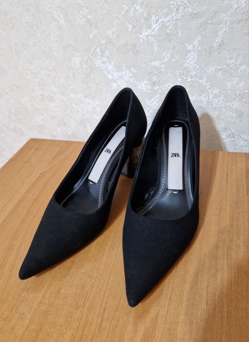 Туфлі ZARA з мармуровим каблуком замш