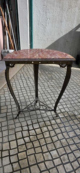 Credência em Bronze com pedra Mármore Rosa
