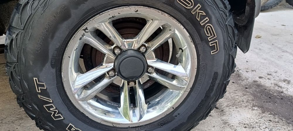 Грязевая резина Nokian Vativa 30x9.50 R15 LT

Грязевая резина Nokian V