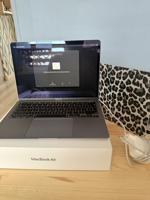 MacBook Air 13 cali M1 256/8GB 98% kondycji