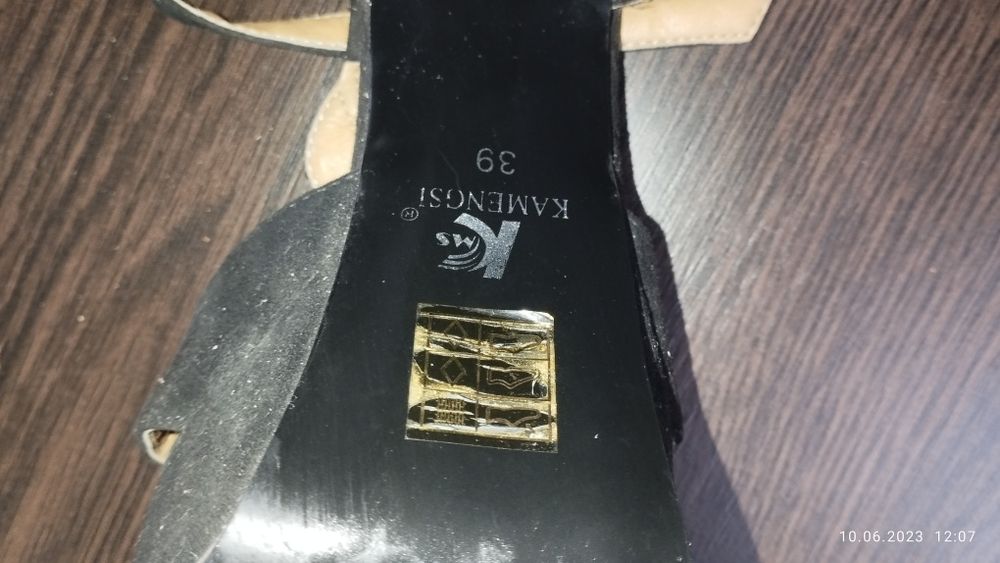 Продам босоніжки 39 розмір