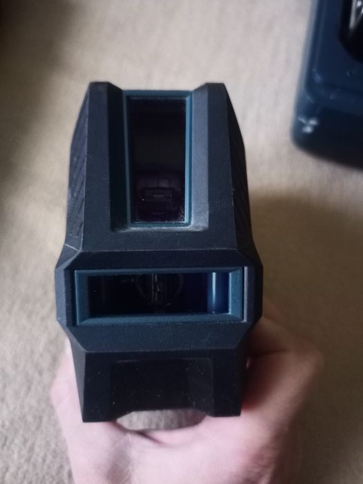 Laser krzyżowy BOSCH PROFESSIONAL GLL100-40G  praktycznie nie używany
