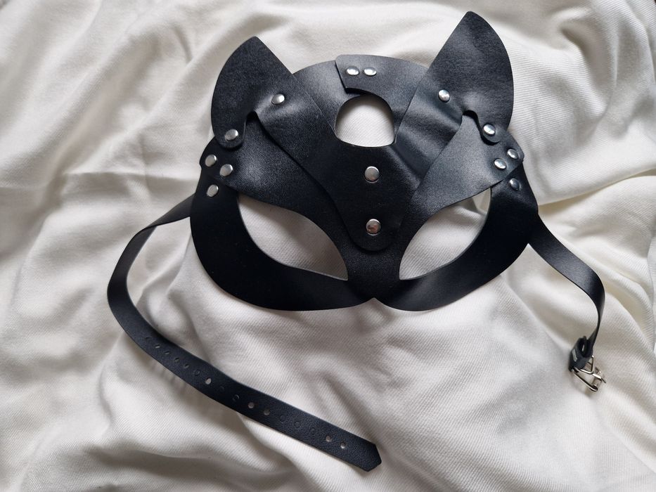 Maska kota skórzana