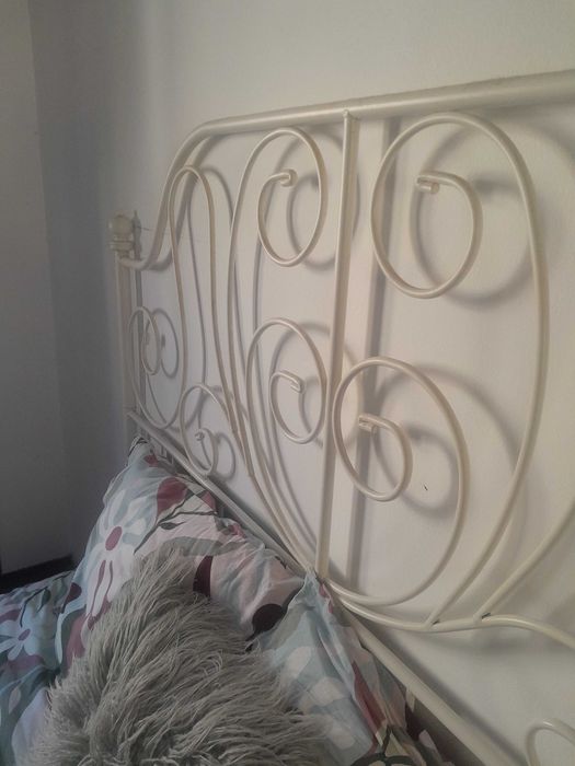Cama ikea em ótimo estado
