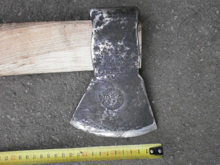 Советский топор весом 1.680 кг