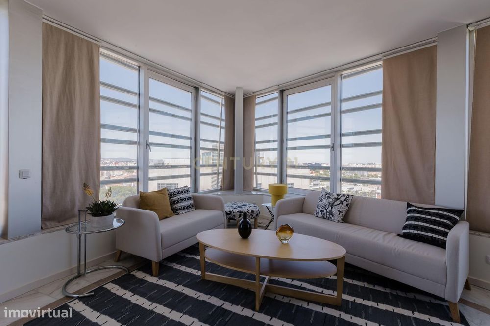 Penthouse com Vista Panorâmica sobre Lisboa e Monsanto | Campolide