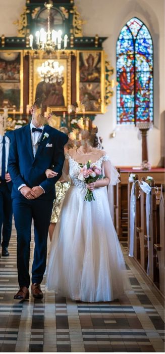 Suknia ślubna z odpinanymi rękawkami