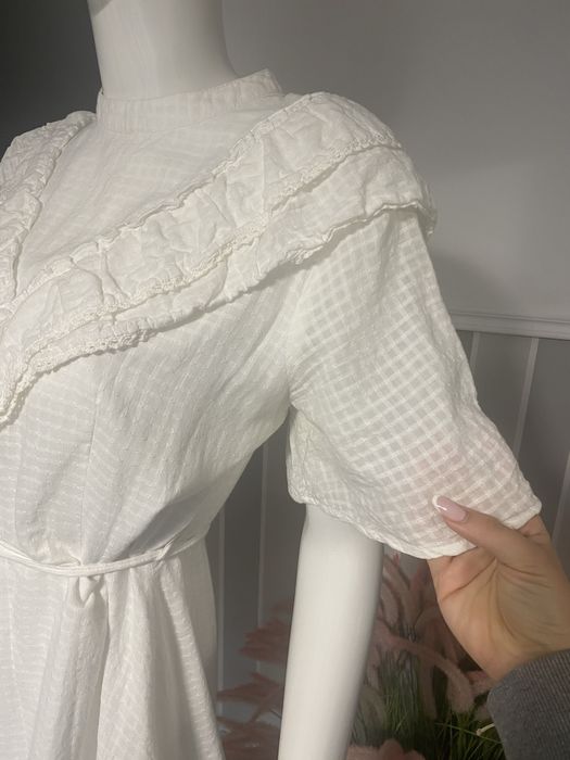 Biała sukienka Asos L/XL z odkrytymi plecami