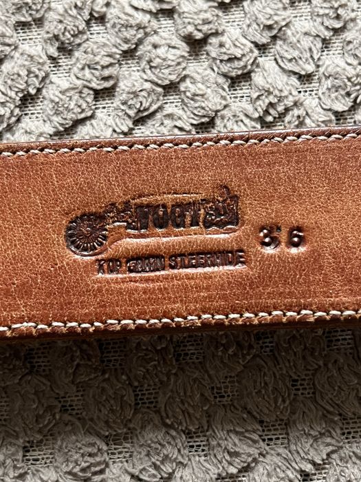 Вінтажний шкіряний ремень серебряную пряжкою.