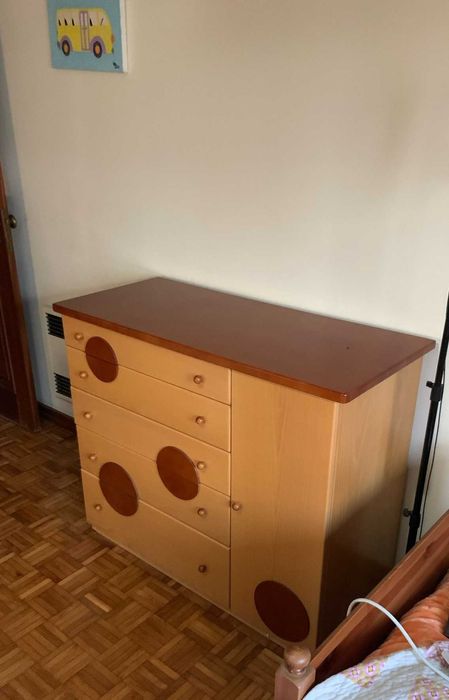 Cómoda em madeira quarto criança
