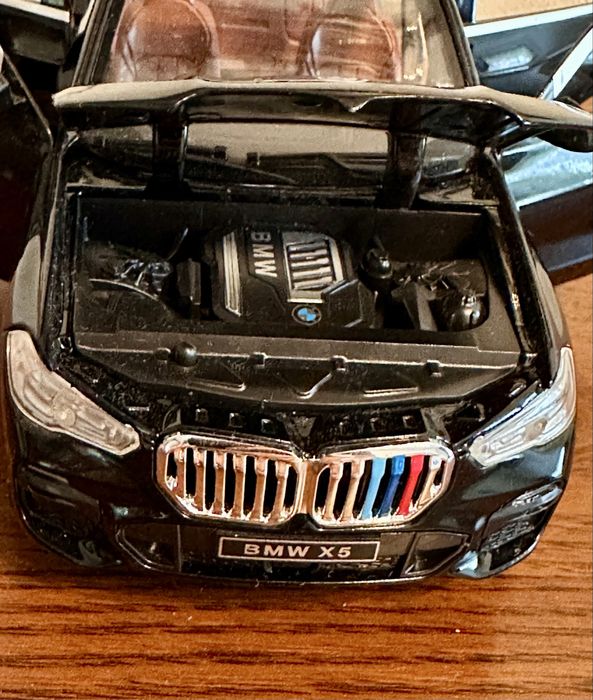 Bmw x5 модель 1:24 машинка новая