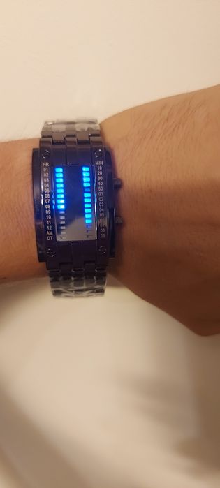 Zegarek binarny nowy